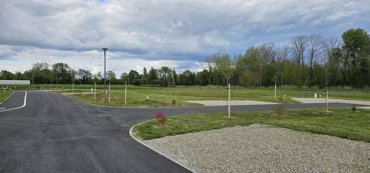 Terrain à bâtir de 740 m² à MARSAC (16) - photo 3