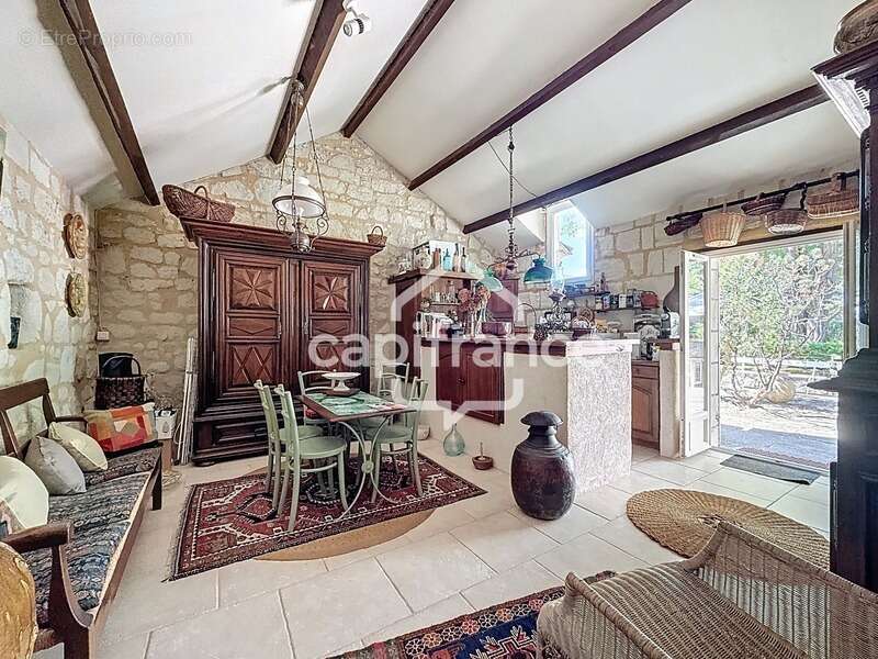 Maison à SAVIGNY-EN-VERON