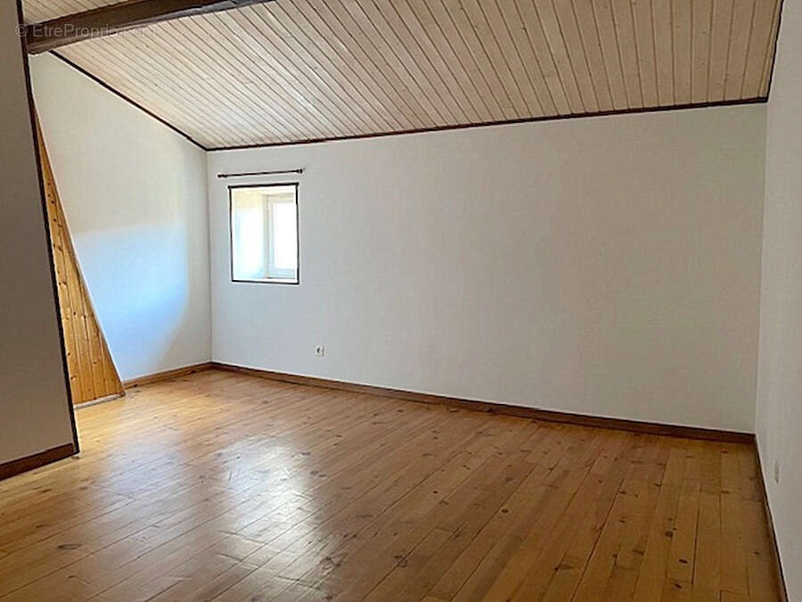 Maison à SURGERES