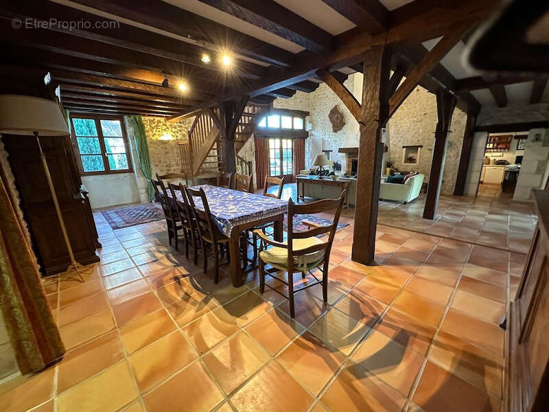 Belle maison en pierre  avec piscine.   Maison avec grand  jardin, gite et piscine - photo 7