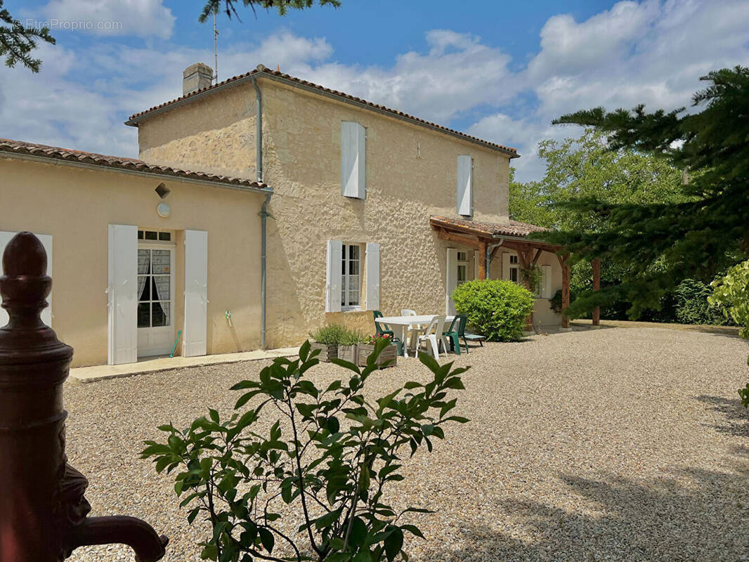 Maison à RAUZAN