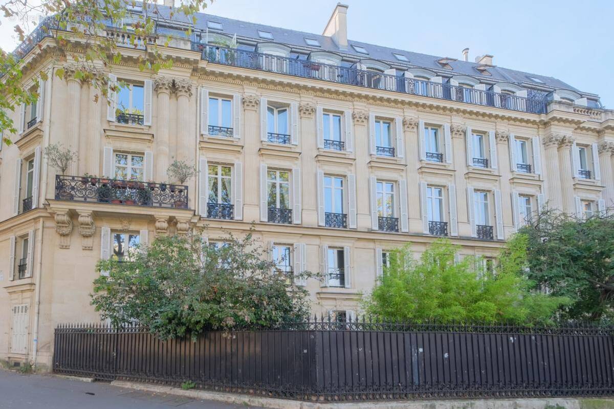 Appartement à PARIS-8E