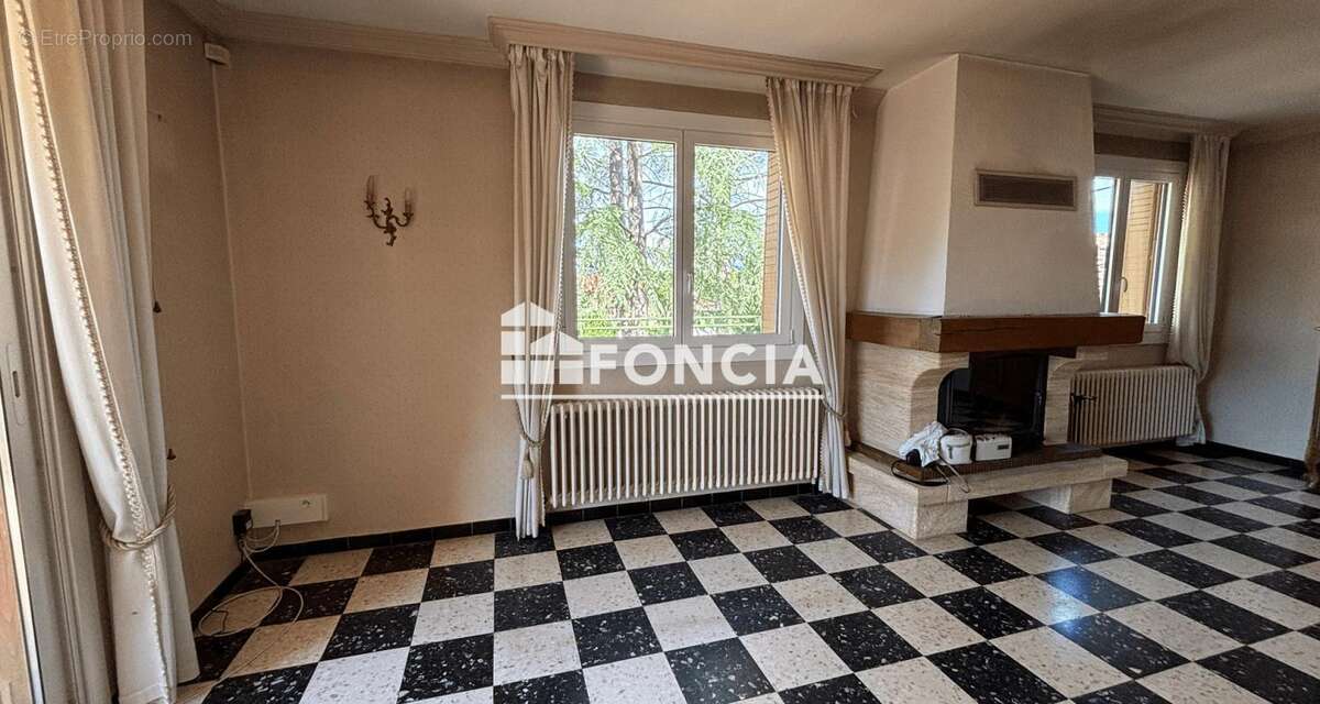 Maison à BAGNOLS-SUR-CEZE