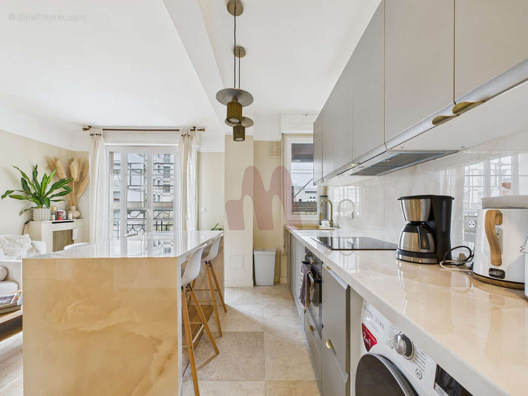 Appartement à PARIS-15E