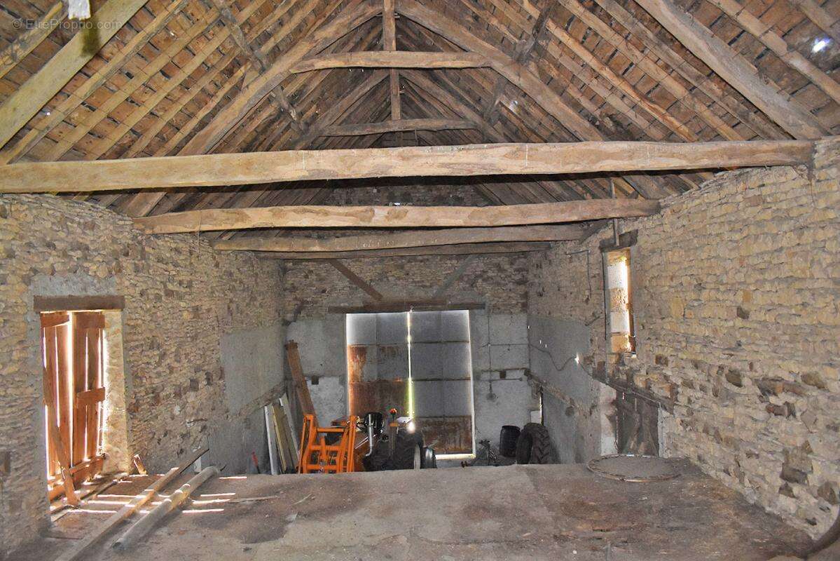 Maison à LA CHAPELLE-AUBAREIL