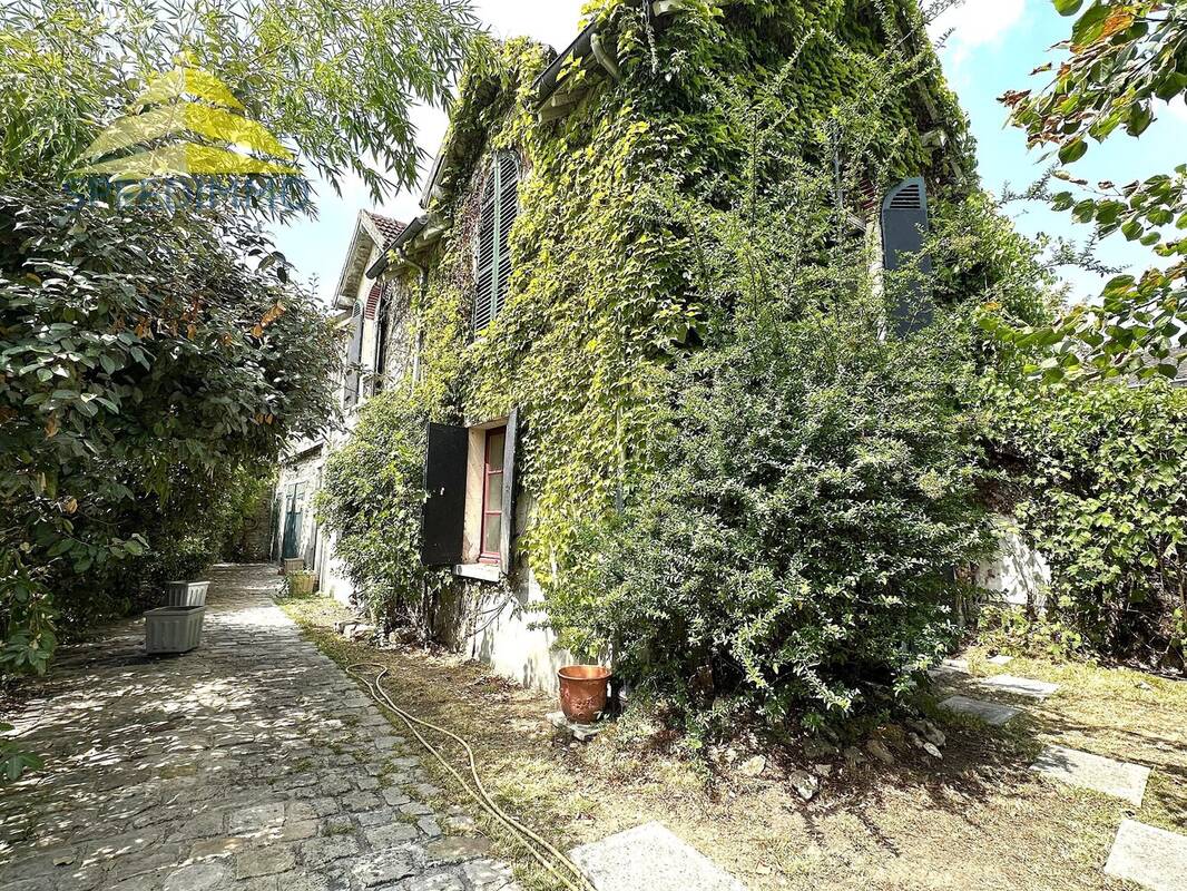 Maison à VARENNES-JARCY