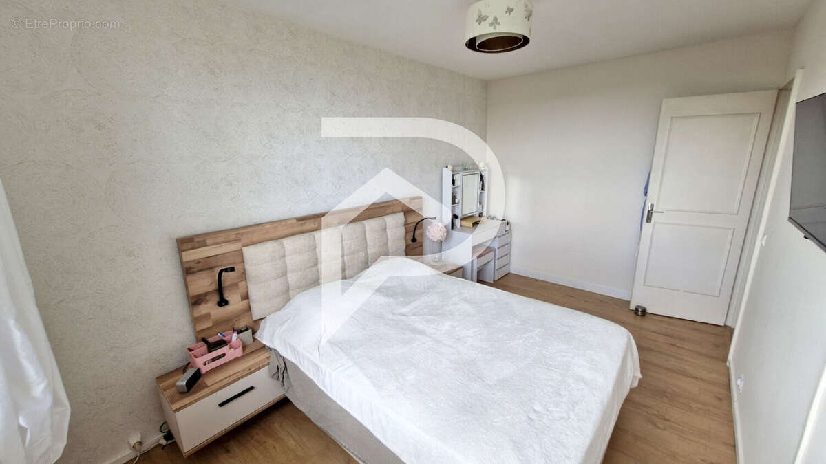 Appartement 4 pièces 95 m² rénové avec garage centre ORTHEZ - photo 10