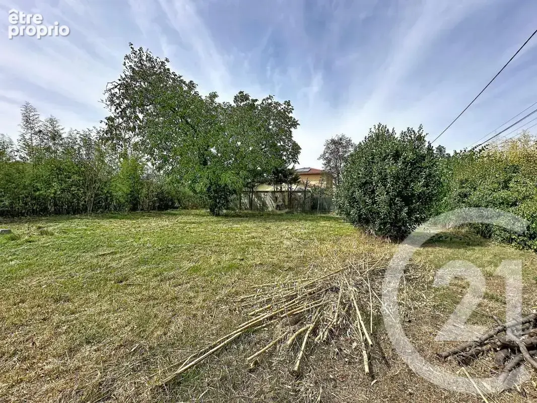 Terrain 822 m² à vendre à Decines-Charpieu (69150) - photo 2