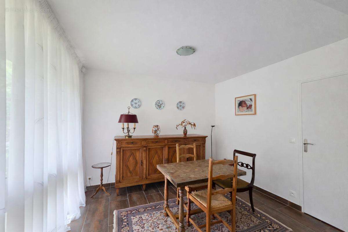 Appartement à FONTENAY-LE-FLEURY
