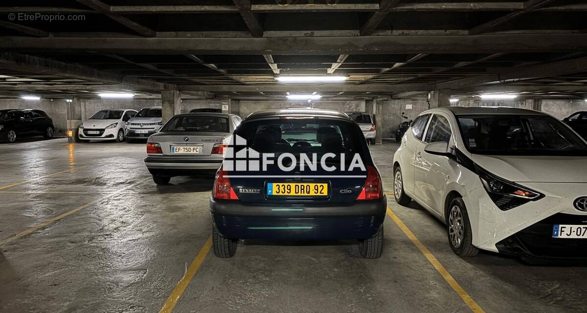 Parking à PARIS-15E