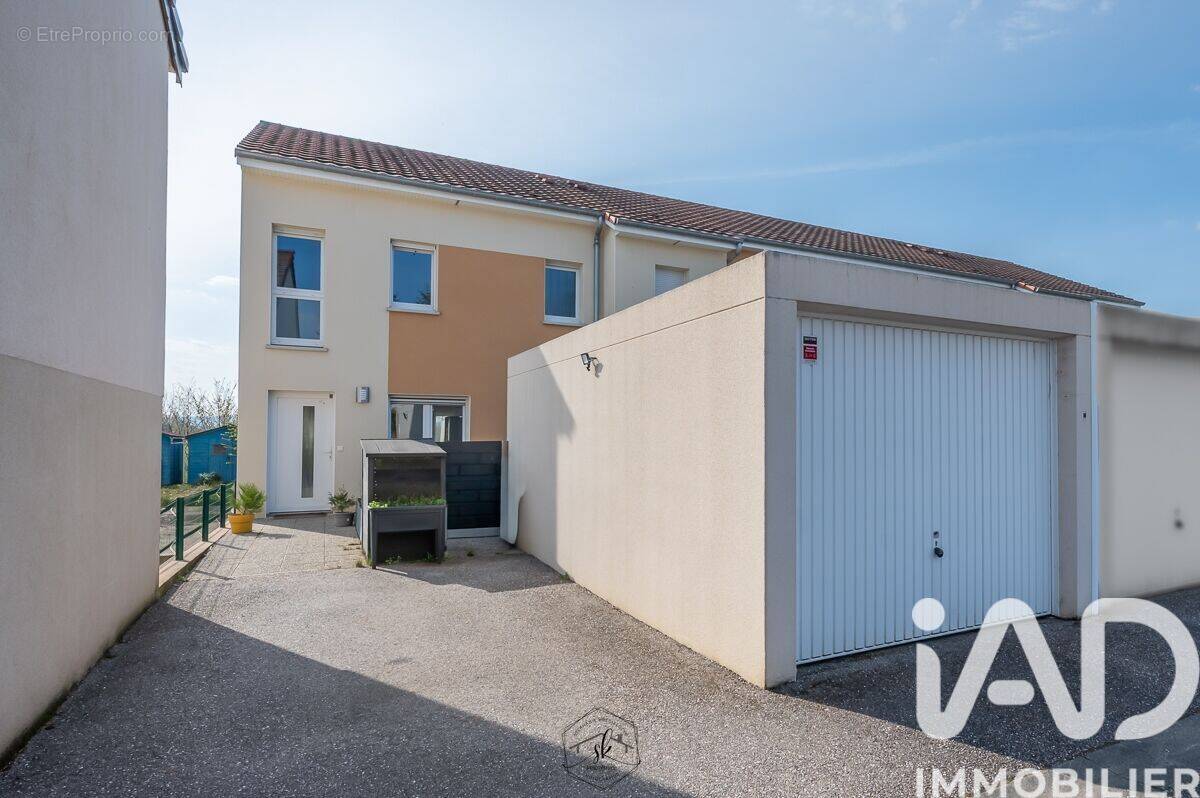 Photo 1 - Maison à AY-SUR-MOSELLE