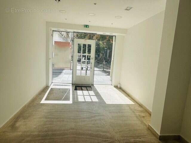 Commerce à PARIS-2E