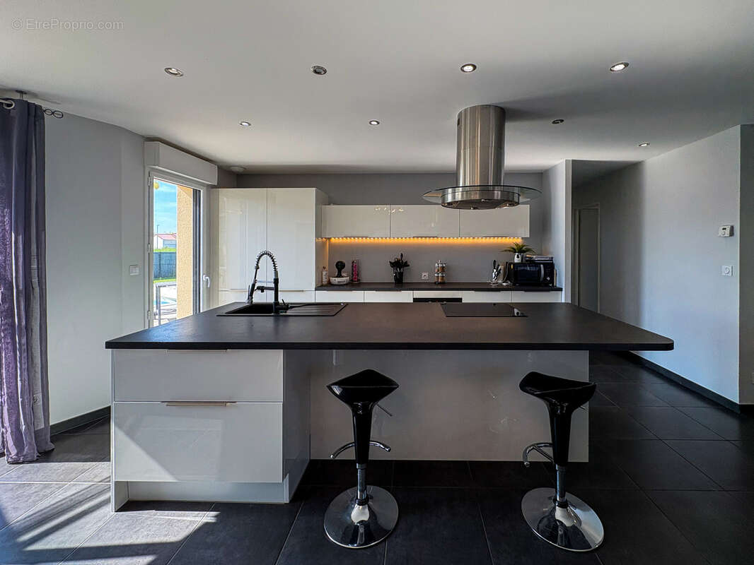 Maison à MARTRES-SUR-MORGE