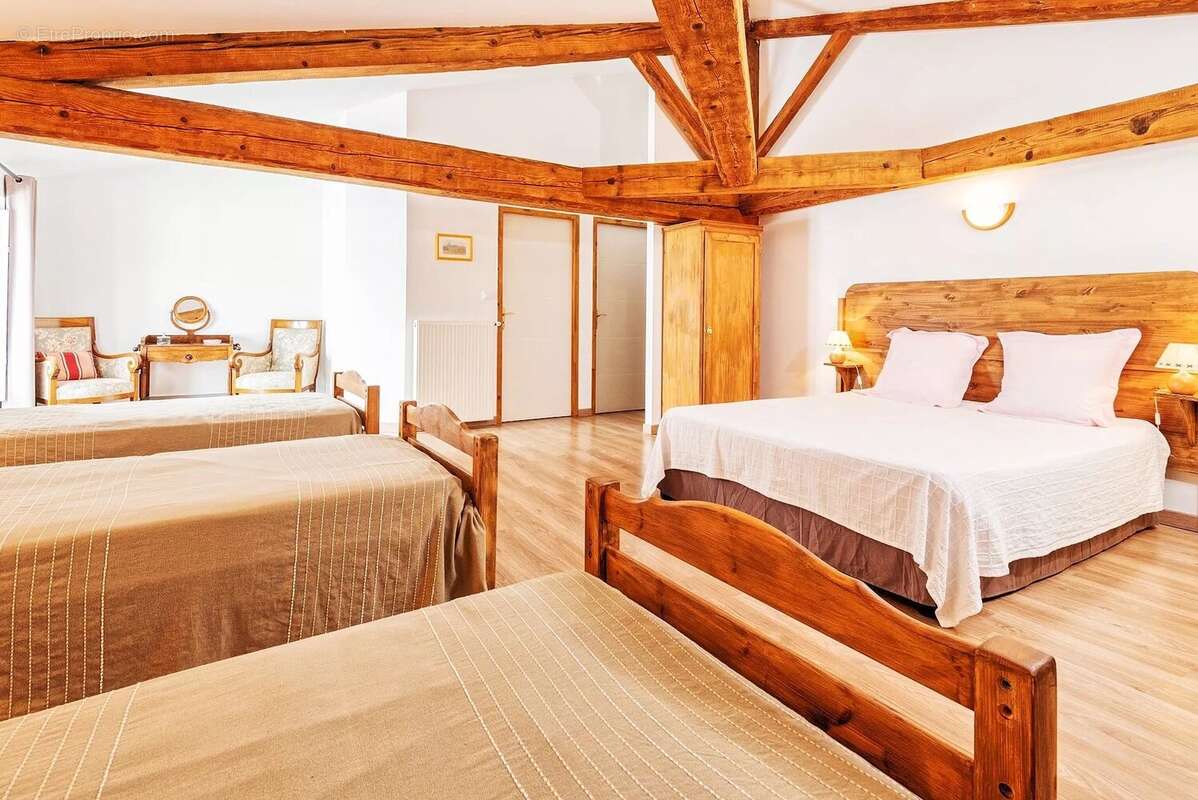 Domaine avec maison,  gîtes, auberge, parc - photo 7