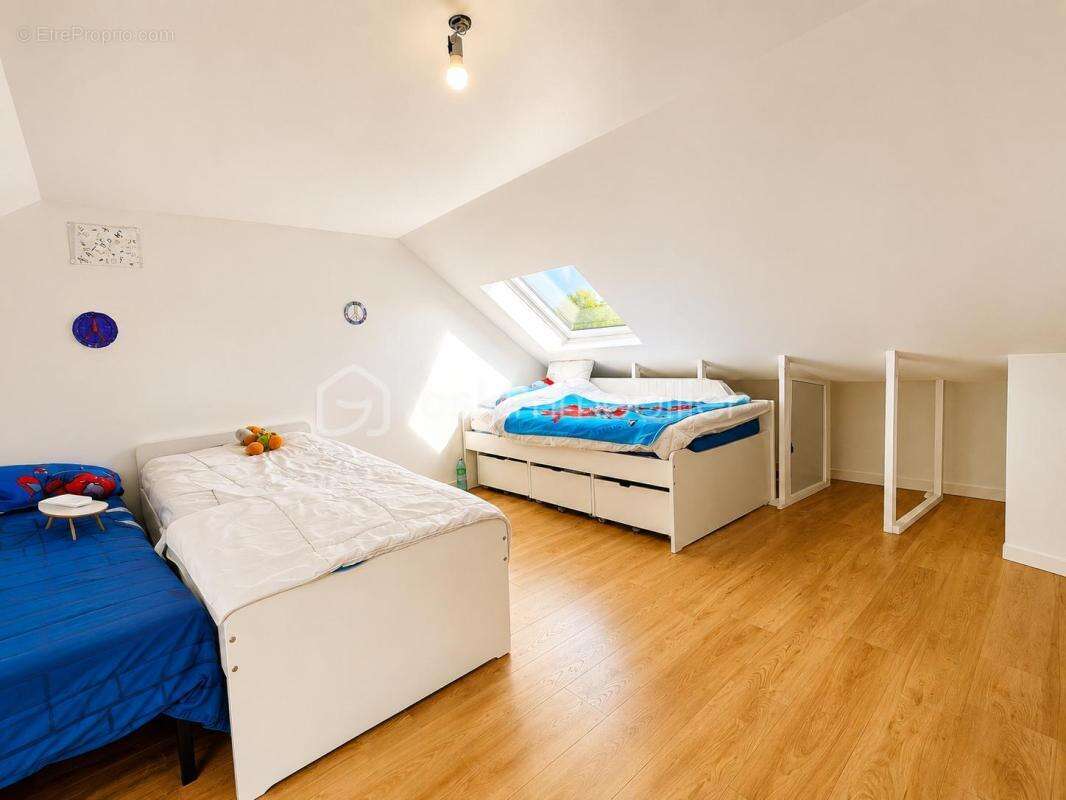 Maison familiale 5 pièces - 85 m ² habitables - Terrain de 216 m² - Combles aménagés de 27 m² - Jardin sans vis-à-vis - photo 15