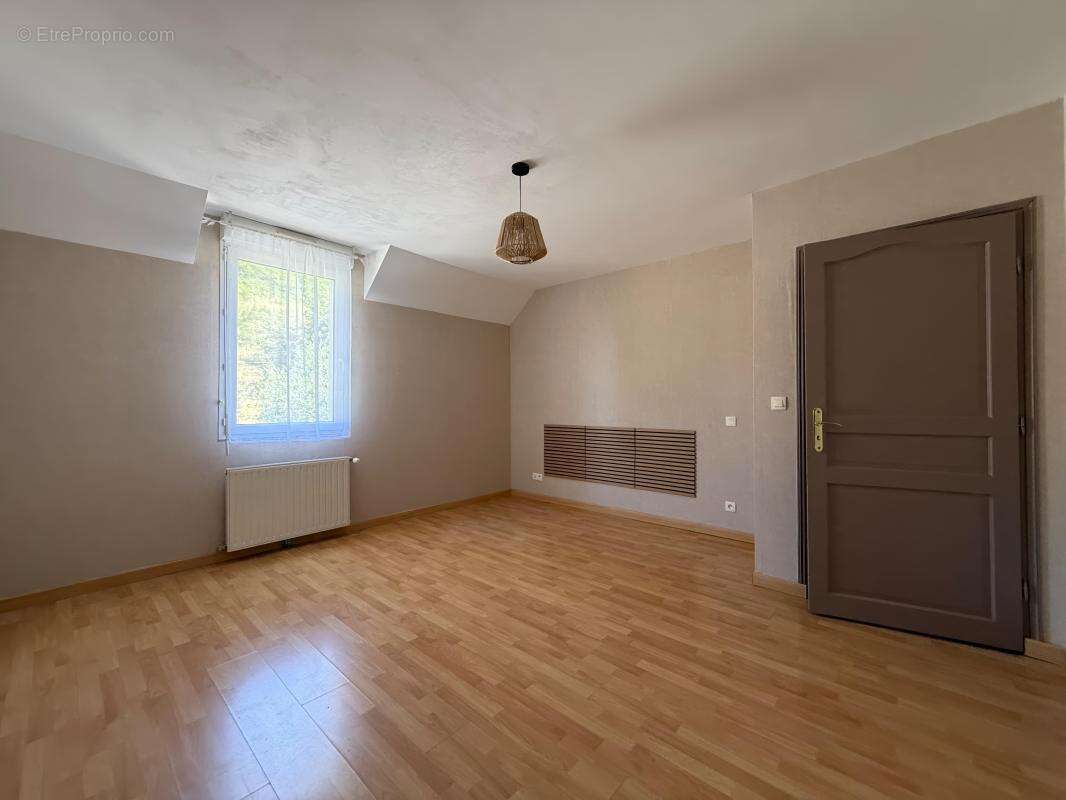 Maison 213 m² à Saint-Epain  - photo 15