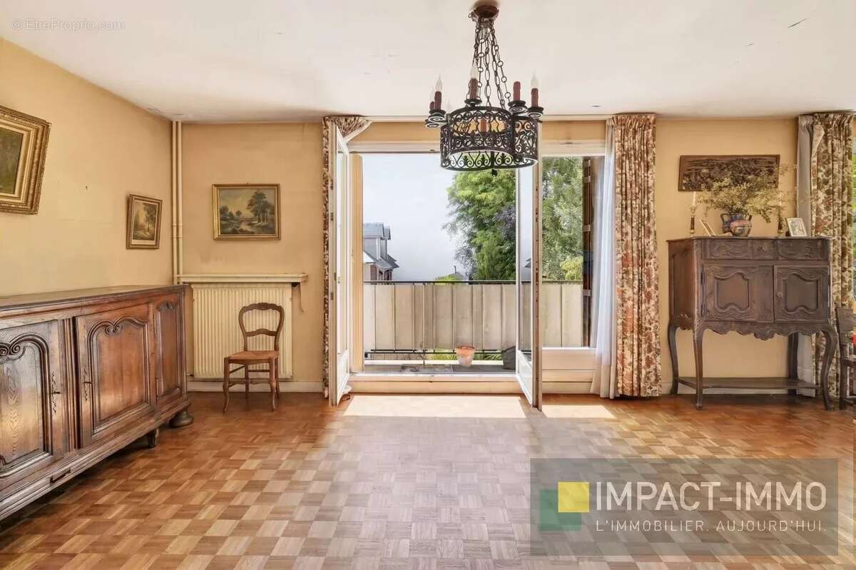 Appartement à COURBEVOIE