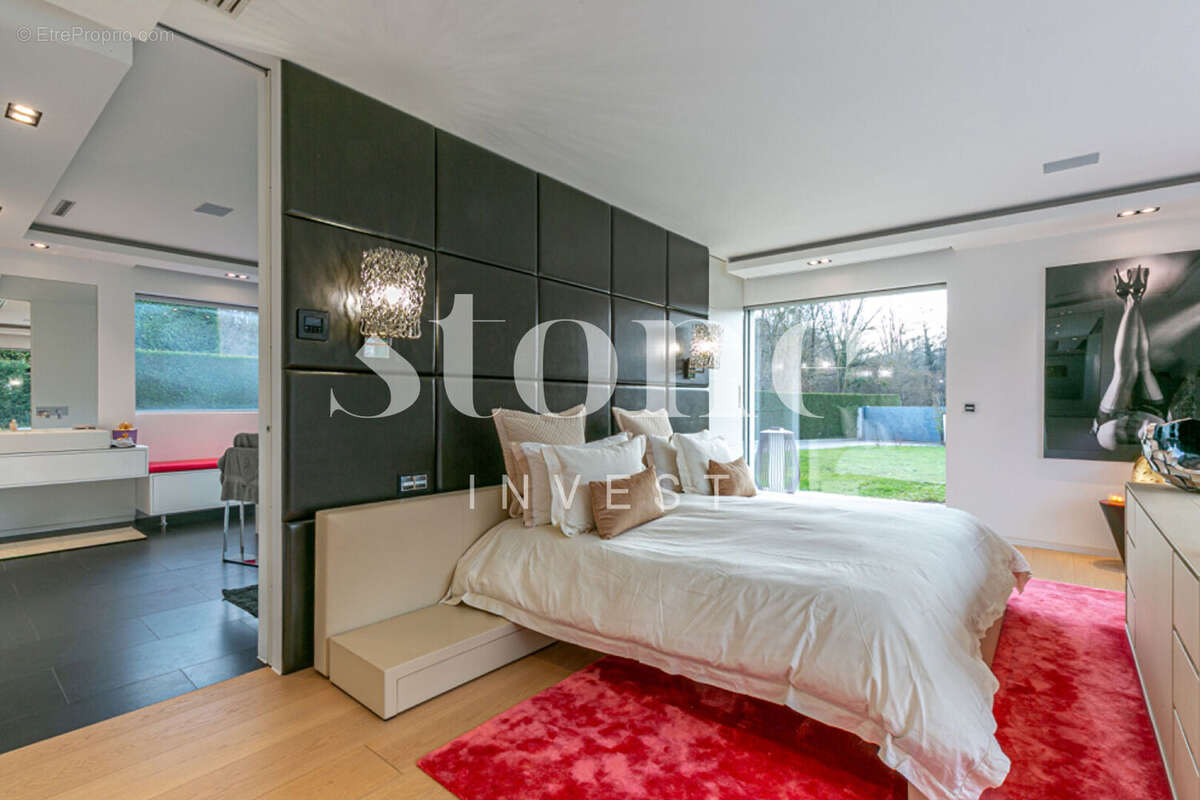 Villa de prestige, avec piscine, implanté sur un terrain de 2521 m² - photo 5