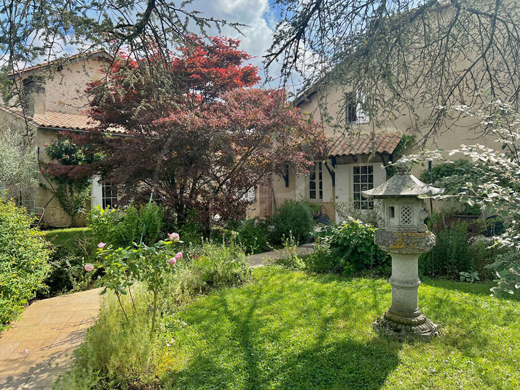 Maison à LAMOTHE-MONTRAVEL