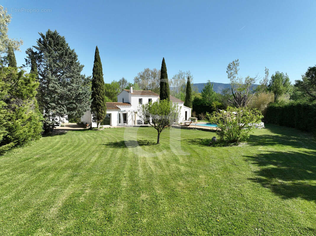 Maison à L'ISLE-SUR-LA-SORGUE