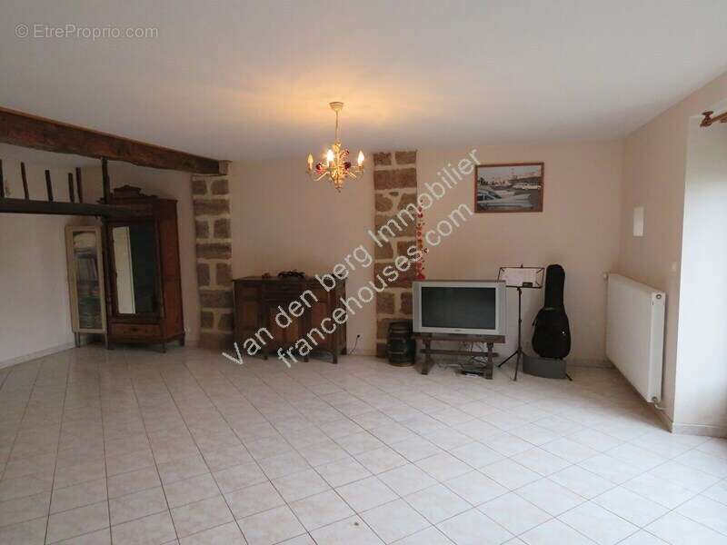 Maison à VARS-SUR-ROSEIX