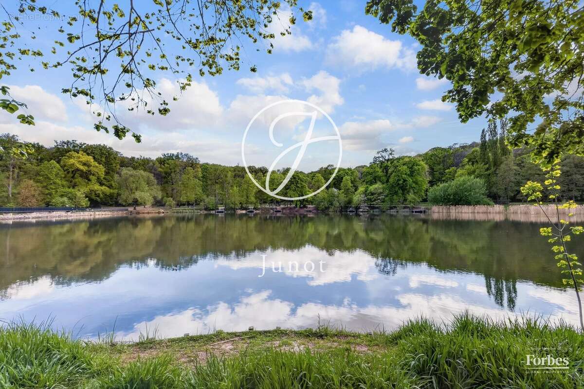 Terrain à VILLE-D'AVRAY