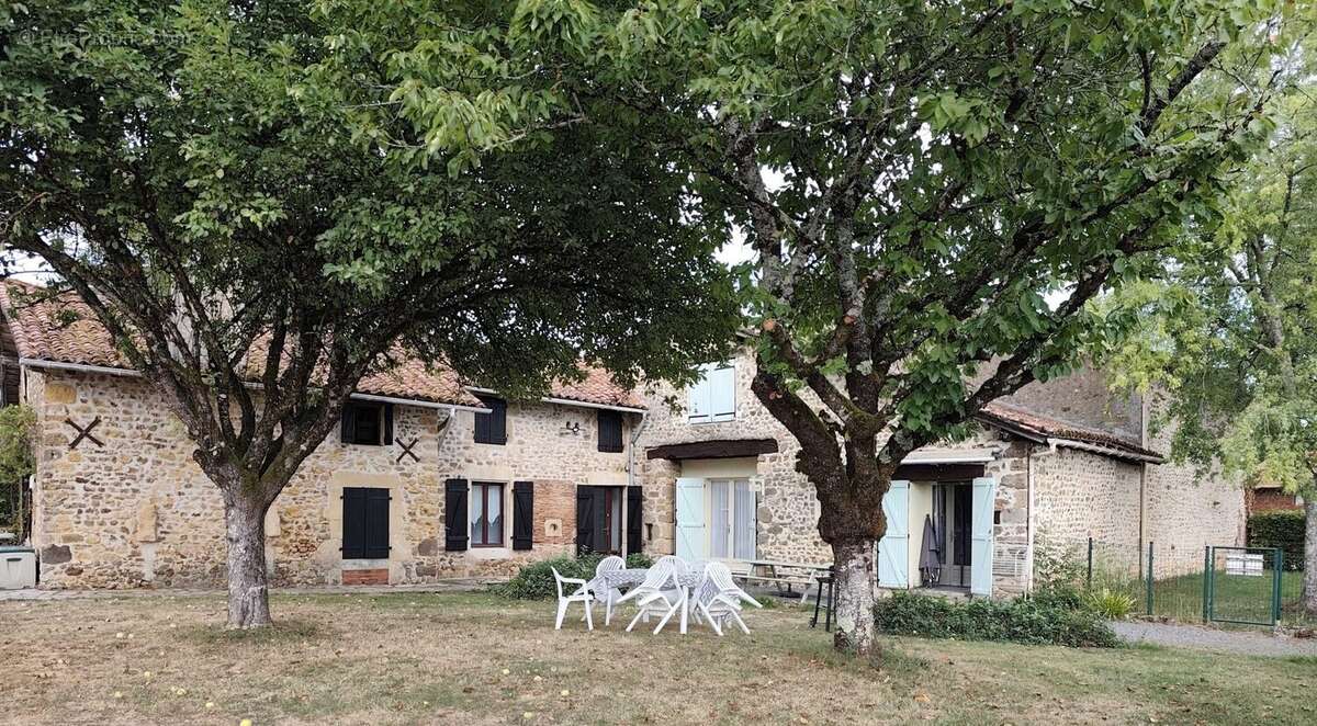 Maison 538 m² à Chasseneuil-Sur-Bonnieure  - photo 6