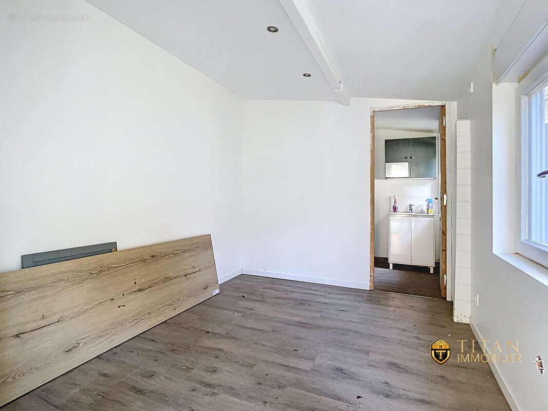 Chalet de 26 m² + jardin de 163 m² + garage de 81 m² à Coudekerque-Branche (59210) Titan immobilier - Appartement à COUDEKERQUE-BRANCHE