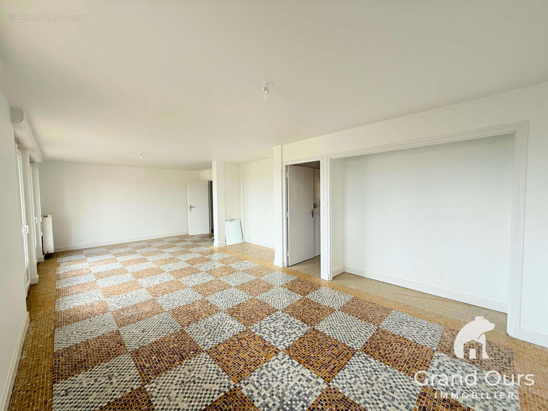 Appartement à YZEURE