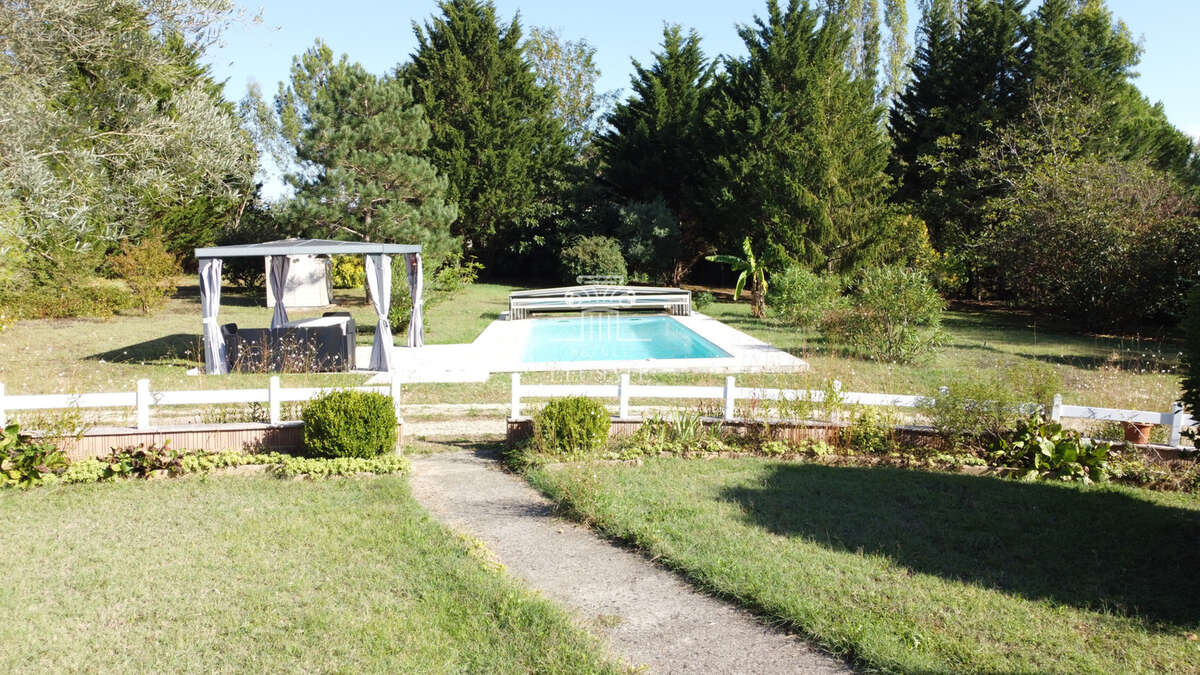 Maison t7 - 163m2 en campagne avec terrain de 4300m2, garage et psicine / proche condom - photo 6