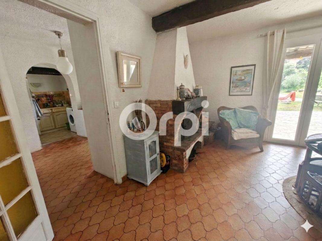 Maison à BAGNOLS-EN-FORET
