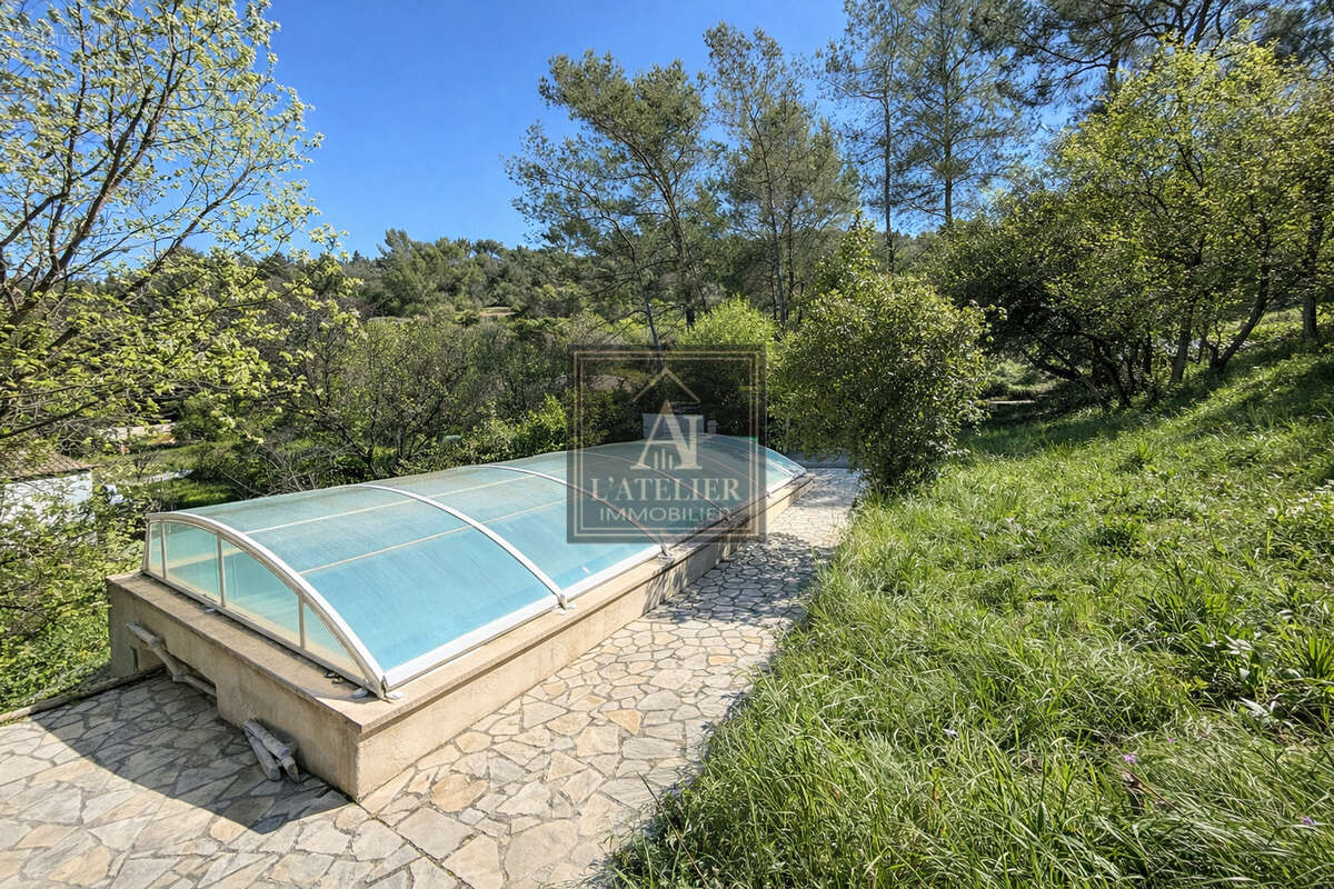 Maison de caractère avec dépendance, sous-sol et piscine au calme absolu sur 3000 m2 - photo 12
