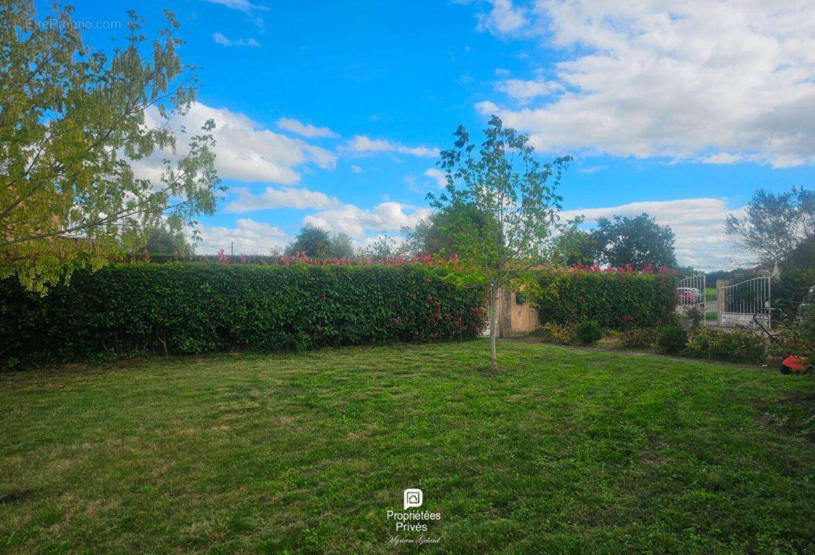 Maison à SAINT-CLAR-DE-RIVIERE