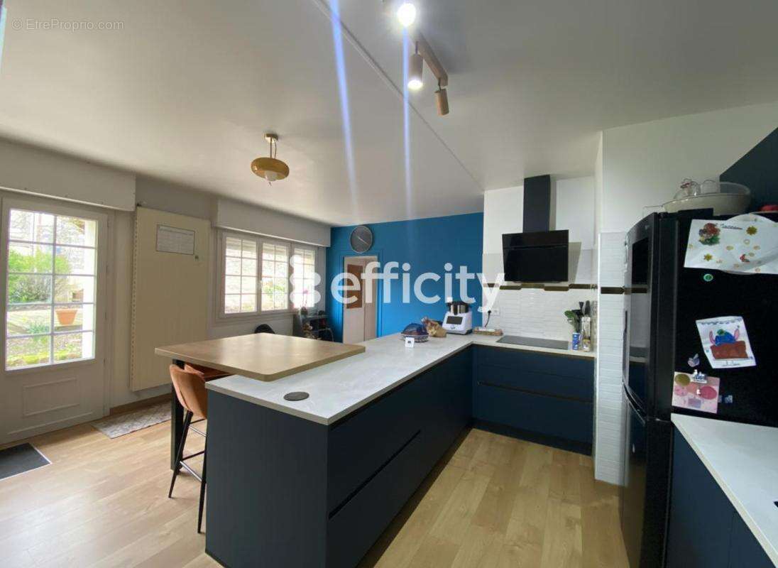 Maison 161 m² à Saint-Andre-De-Cubzac  - photo 2