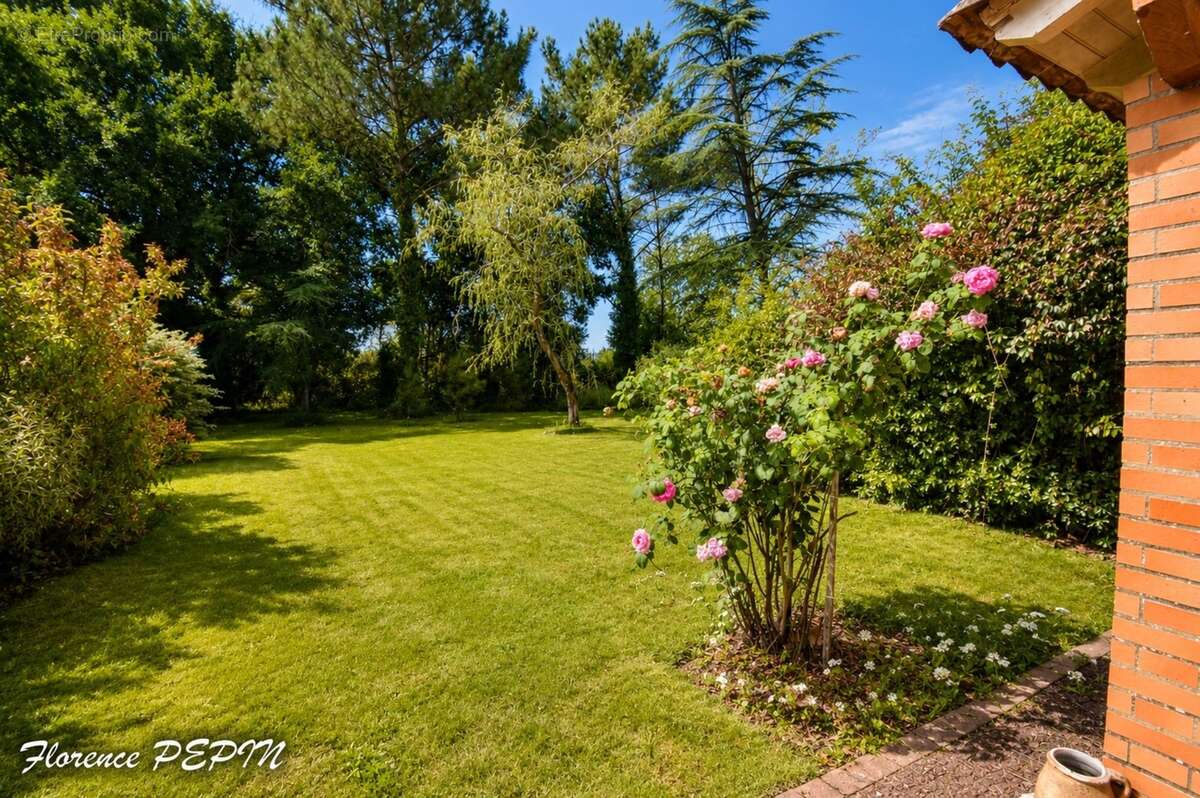 Maison d'architecte avec dépendance, étang et plus de 3,3 hectares de nature à 10 minutes de Pornic - photo 7