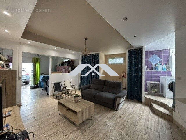 Maison 300 m² à Saint-Joseph  - photo 3
