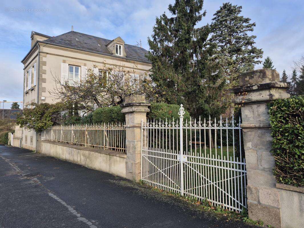 Maison à MONTGIVRAY