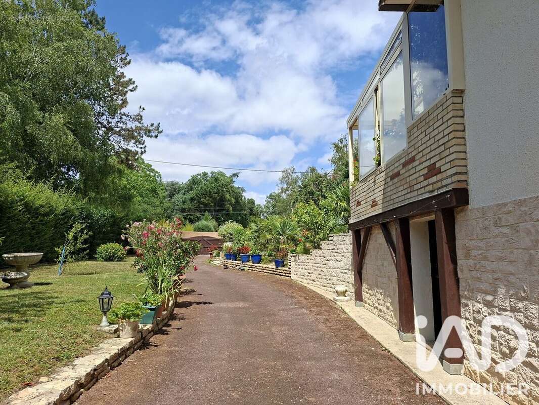 Photo 4 - Maison à VOUNEUIL-SOUS-BIARD