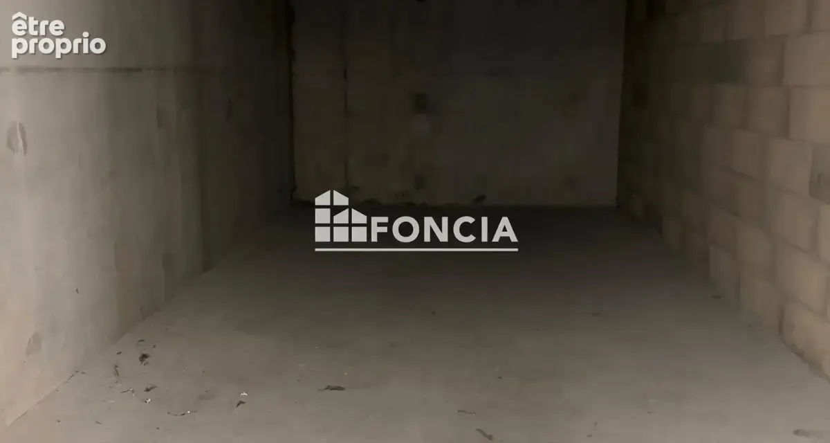 St Genis Pouilly  :  Dans résidence sécurisé garage en sous sol de 15.54m2 - photo 3