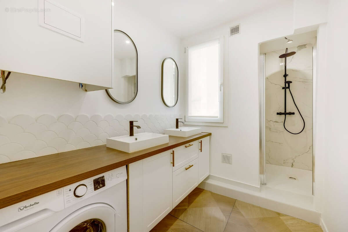Appartement à PARIS-17E
