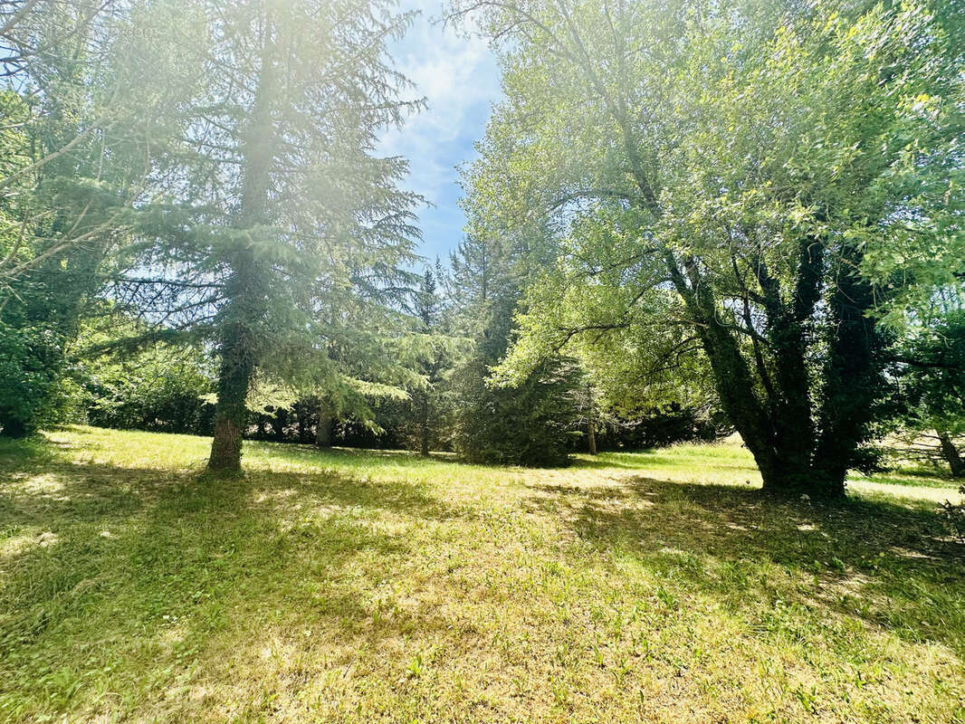 Maison à CENEVIERES