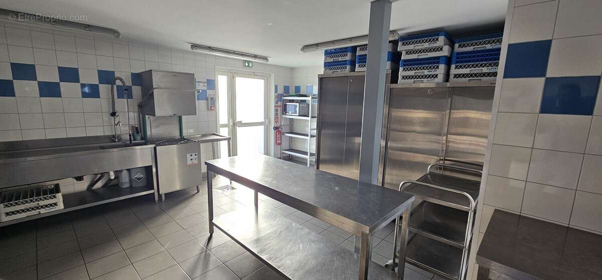 Commerce à MOUZILLON