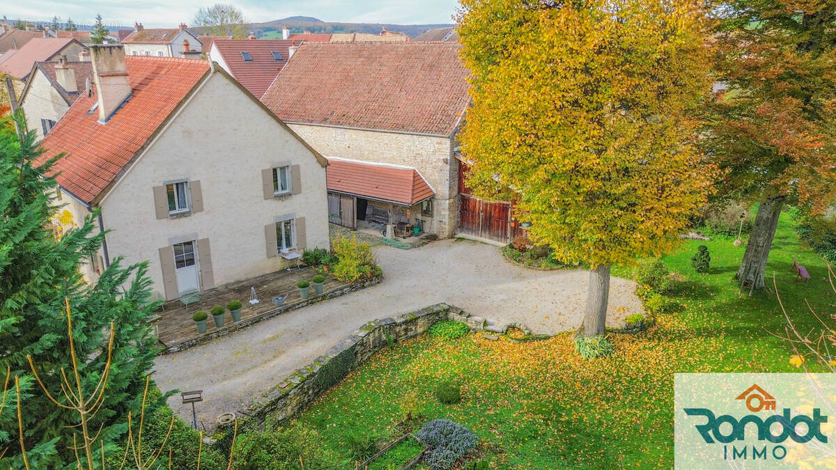 Maison à VILLECOMTE