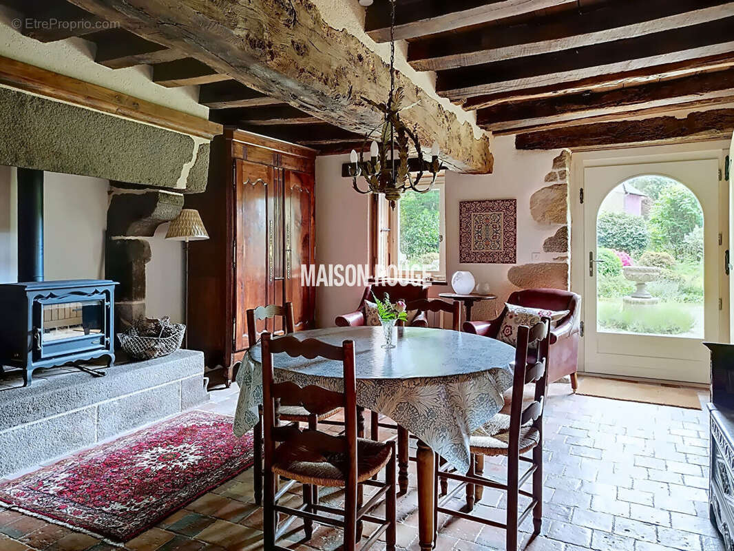 Maison à COMBOURG