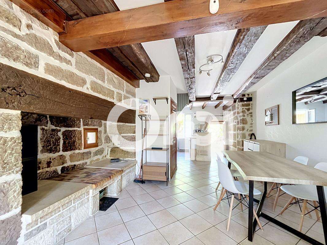 À VENDRE ! Maison de charme en pierre – Bourg d'Ussac (19270) - photo 3