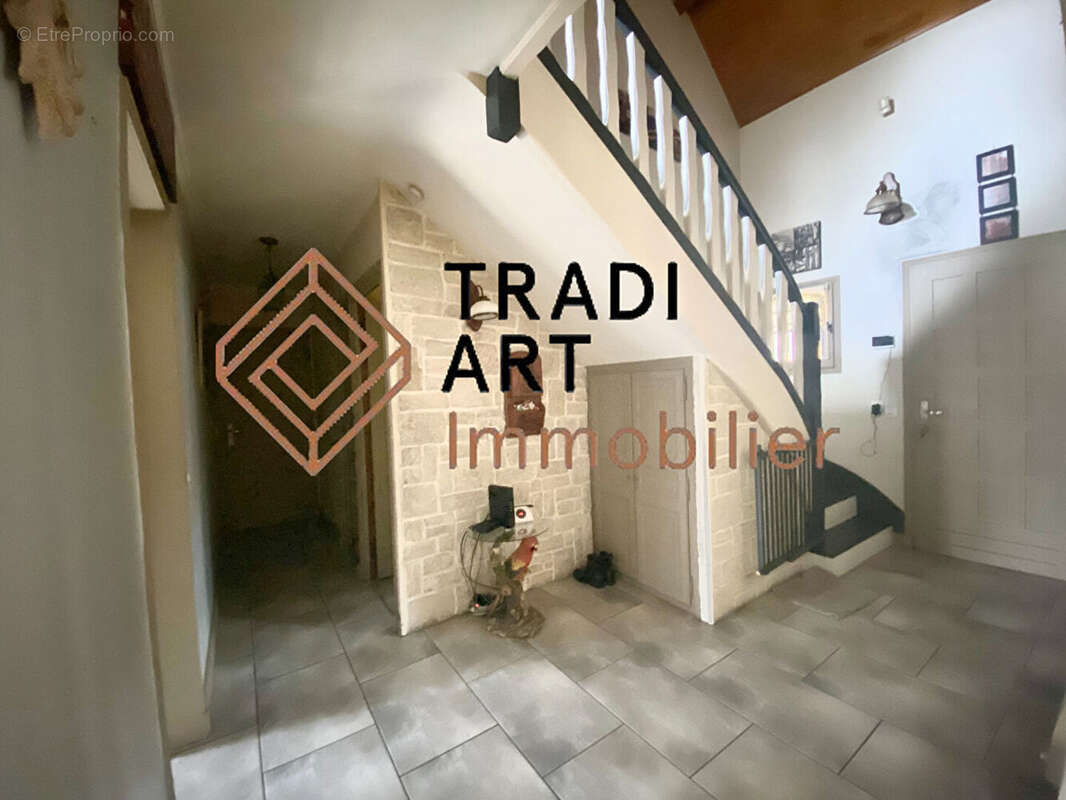 Maison à SAINTE-GENEVIEVE-DES-BOIS