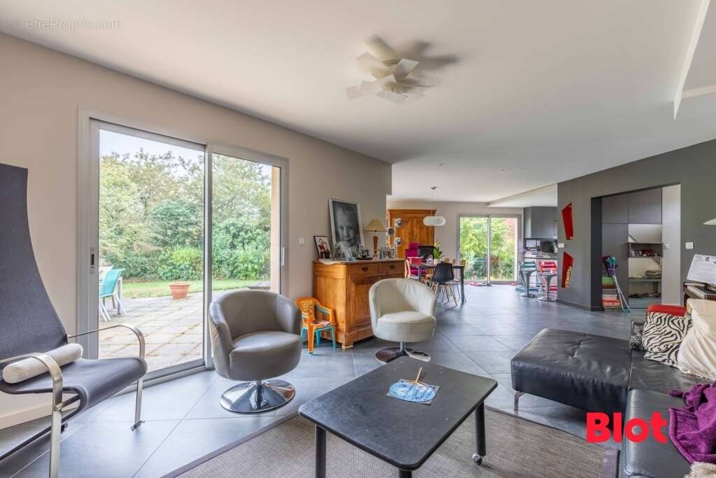 Maison à VEZIN-LE-COQUET