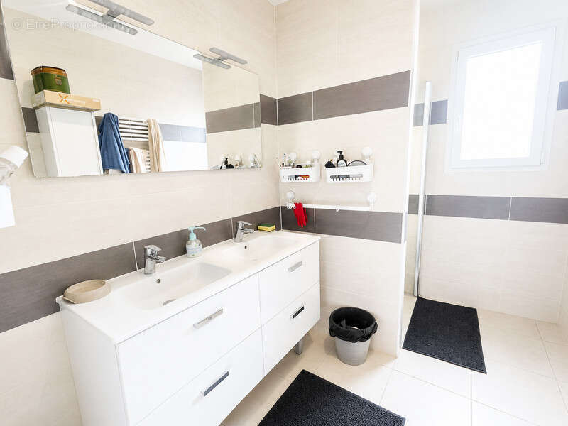 Maison contemporaine de 2021  Garantie décennale  DPE A  Terrain de près d'un hectare - photo 5