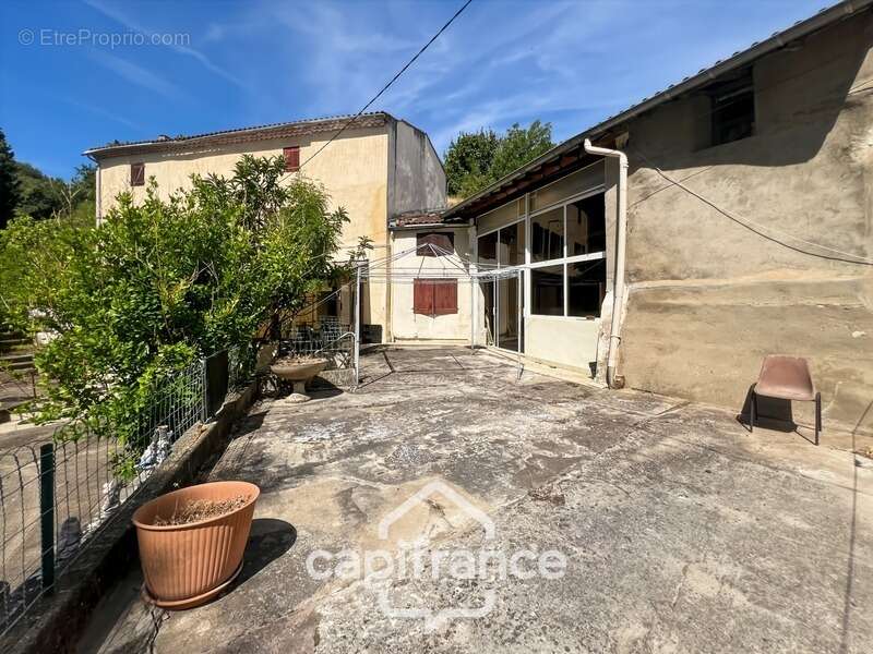 Maison à SAINT-JEAN-DE-MUZOLS