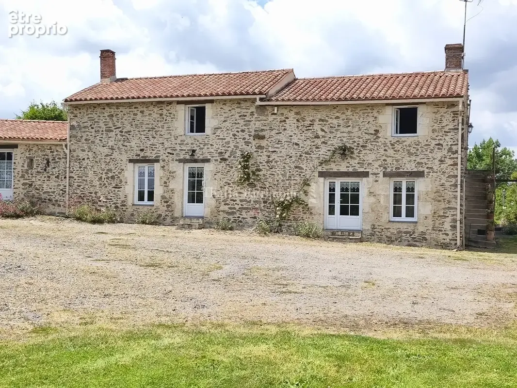 Demeure de charme en pierre sur 3 hectares   Havre de paix et potentiel locatif - photo 2